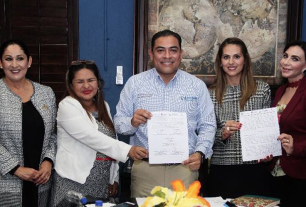 1-alcalde-firma-convenio-instituto-mujer