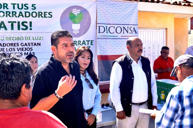 foto1_entrega_lamparas_diconsa.jpg