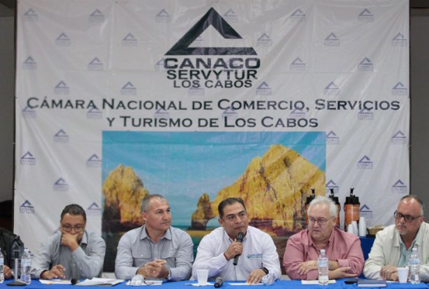 1-ALCALDE-RECONOCE-CANACO-A-XII-AYUNTAMIENTO-DE-LOS-CABOS