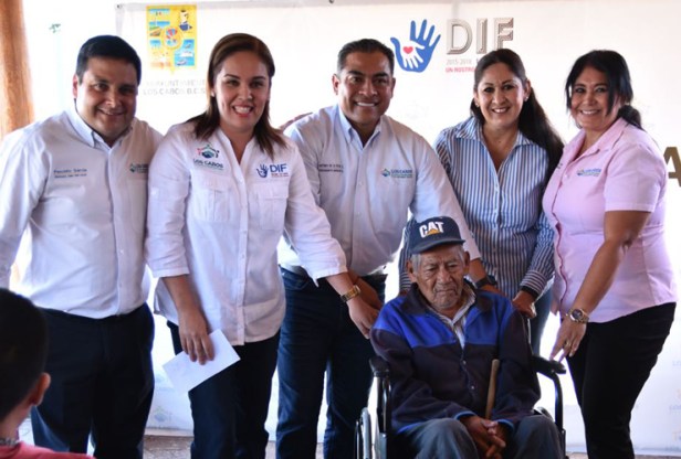 1-DIF-LOS-CABOS-ENTREGA-APOYOS-ADULTOS-MAYORES-Y-JORNADA-MEDICO-SOCIAL