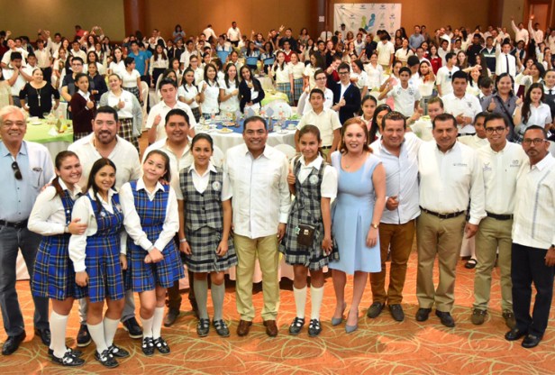 4-RECONOCE-ALCALDE-ESFUERZO-DE-ESTUDIANTES