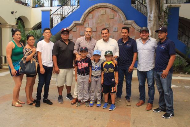 APOYA GOBIERNO DE LOS CABOS A 10 DEPORTISTAS PARA ASISTIR AL CAMPEONATO DE BEISBOL EN MONTERREY