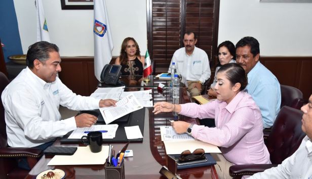 ATIENDE ALCALDE DIRIGENTE DE BUROCRATAS