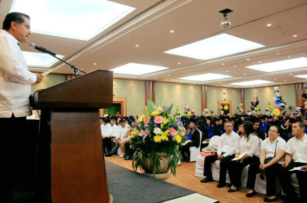 AYUNTAMIENTO DE LOS CABOS PRESENTES EN LA GRADUACIÓN DE 246 JÓVENES DEL CECYTE 04 EN SJC