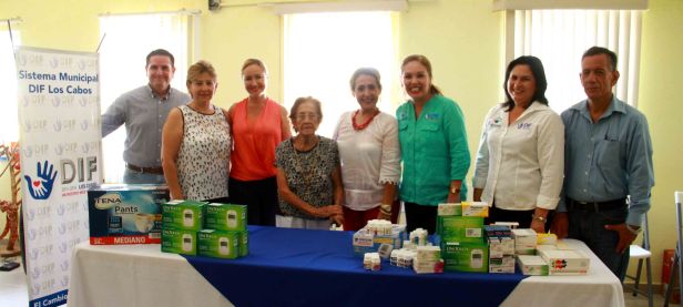 RECIBE DIF LOS CABOS DONACIÓN DE LA ORGANIZADORA DEL FESTIVAL “SABORES DE LA BAJA”