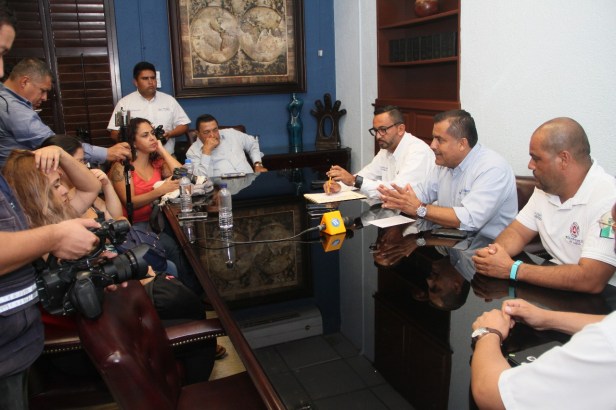 02 DONARÁ GOBIERNO MUNICIPAL LO RECAUDADO EN FIESTAS PATRIAS PARA DAMNIFICADOS DE TORMENTA TROPICAL LIDIA  .jpg