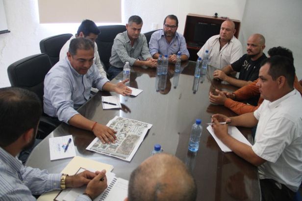 ALCALDE LOGRA ACUERDOS CON VECINOS DE JACARANDAS.jpg