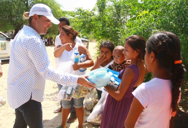 ENTREGA DIF LOS CABOS VÍVERES EN LA COMUNIDAD DE LAS VEREDAS Y BUENOS AIRES.JPG