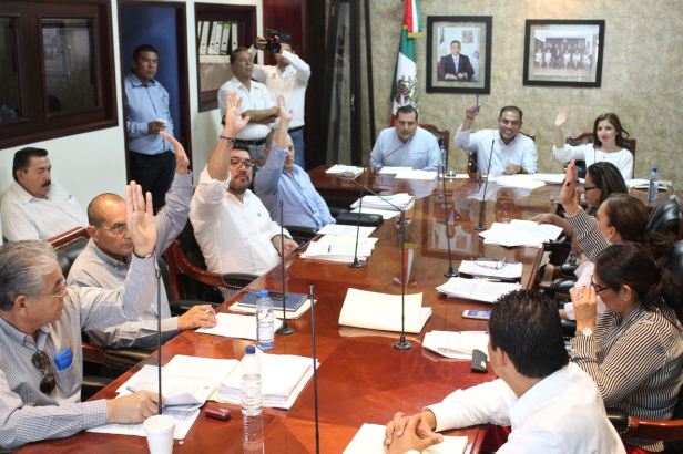 01 APRUEBA H. CABILDO DONACIÓN A PATRONATO DE BOMBEROS AL CEDER SU ESPACIO PARA PARQUE INFANTIL