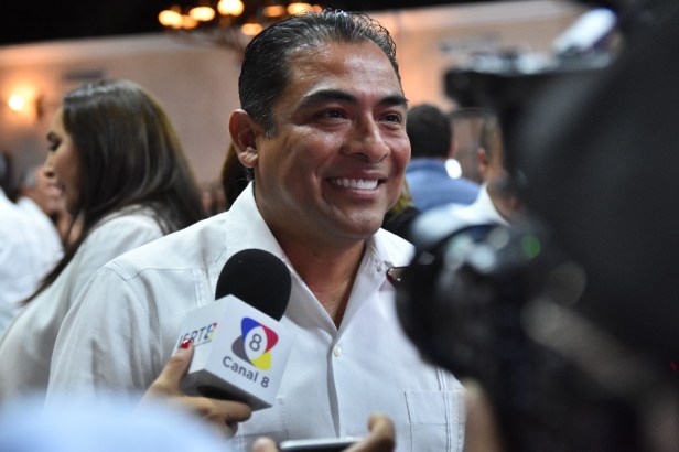 01 EVALÚA GOBIERNO DE LOS CABOS LABOR DE SERVIDORES PÚBLICOS.jpeg