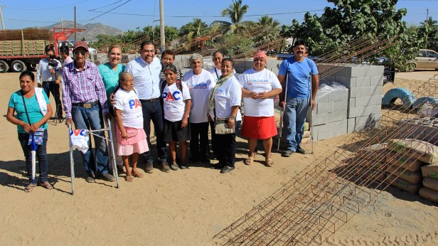 01 SE BRINDA MATERIAL DE CONSTRUCCIÓN A FAMILIAS DE SJC.JPG