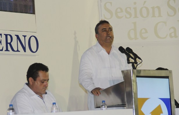 02.- En Comondú se avanza a paso firme de al mano del gobernador Carlso Mendoza, afirmó el alcalde Francisco Pelayo al rendir su II Informe de Labores.