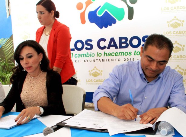 02 FIRMA CONVENIO GOBIERNO MUNICIPAL CON LA ONU.JPG