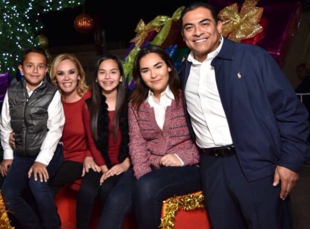 03 INVITA DIF LOS CABOS AL TRADICIONAL ENCENDIDO DEL ÁRBOL NAVIDEÑO EN CABO SAN LUCAS.jpg