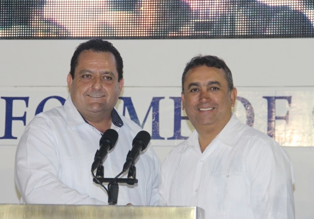 04.-Gobernador Carlos Mendoza reconoció el trabajo que realiza el alcalde Francisco Pelayo en Comondú, refrendando el resplaod de su gobierno al Ayuntamiento de Comondú.