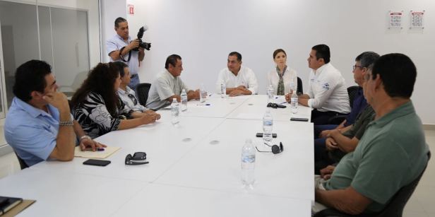01 SOSTIENE ALCALDE ARTURO DE LA ROSA ENCUENTRO CON INTEGRANTES DE EJIDO CSL