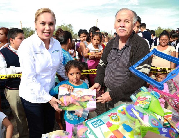 03 INSTITUTO CULTURAL BALDOR Y DIF LOS CABOS PROVOCAN SONRISAS EN NIÑOS.JPG