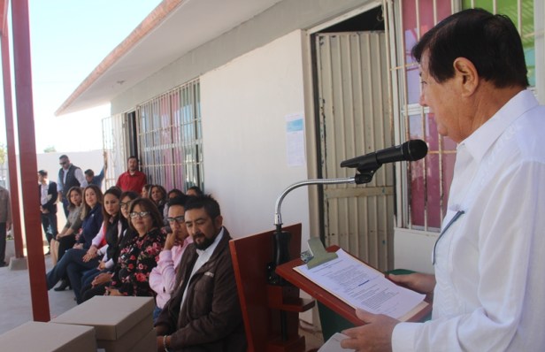 01.- Al encabezar  el acto de firma de convenio entre SEDIF y CONAFE, Srio. Gral. Humberto Gutiérrez ratifica el apoyo del gobienro Municipal a las dos nobles instituciones..JPG