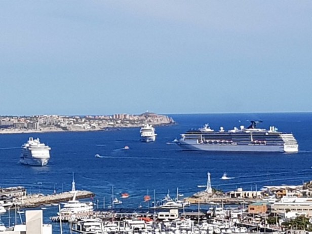 3 cruceros en Los Cabos.jpg