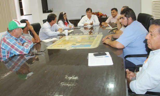 01.- Alcalde Humberto Gutiérrez brindo todo el respaldo para la organización de los Juegos Deportivos Escolares, a celebrarse en Comondú del 26 al 28 de abril..JPG