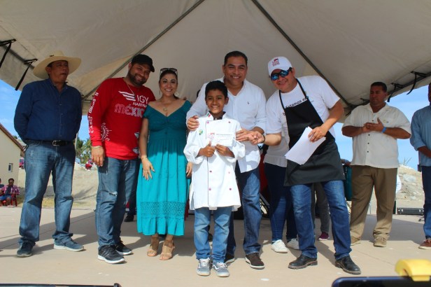 01 ALCALDE PRESENTE EN LA PREMIACIÓN DEL PRIMER CONCURSO ESTATAL DE SASHIMI LOS CABO