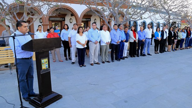 02 LLAMAN A SERVIDORES PÚBLICOS A CONTINUAR COMPROMETIDOS CON LA SOCIEDAD.jpg