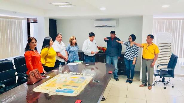 03.- Alcalde Manuel humberto Gutiérrez Briseño toma protesta a nuevos integrantes del Cabildo, a quienes invita a sumarse al trabajo en favor de Los Comundeños.