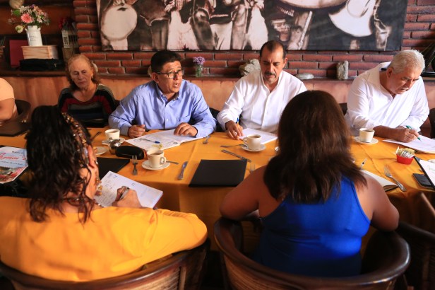 03 AYUNTAMIENTO Y SINDICATOS COORDINAN ACCIONES PARA EL PRÓXIMO DESFILE DEL 1º. DE MAYO.JPG