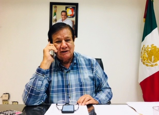 01.-Alcalde Humbreto Gutiérrez felicita vía telefónica al atleta Comundeño Pedro Eduardo Molina por obtener 3er. lugar en salto de altura en olimpiada nacional..jpg