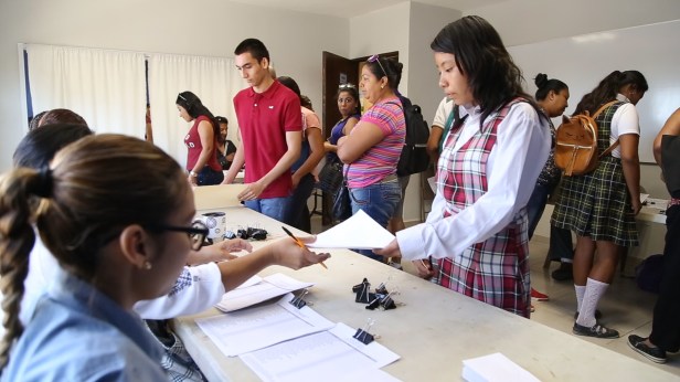 02 APOYO PERMANENTE CON ESTUDIANTES  DE LOS CABOS .jpg