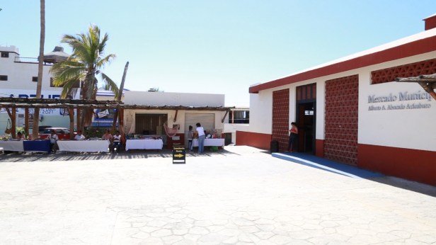 02 SE INVITA A CONSUMIR LOS PRODUCTOS LOCALES EN LOS VIERNES DE MERCADO