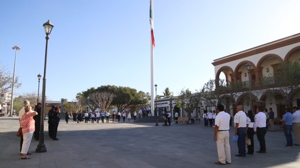 03 ENCABEZÓ EL INSTITUTO DE LA JUVENTUD, HONORES A LA BANDERA.jpeg
