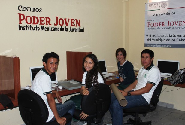 03 JÓVENES CABEÑOS BENEFICIADOS CON CENTROS PODER JOVEN