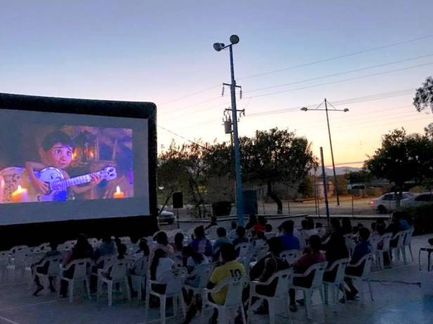 03 LLEGA PROGRAMA “CINE EN TU COLONIA” A SANTA CRUZ..jpg