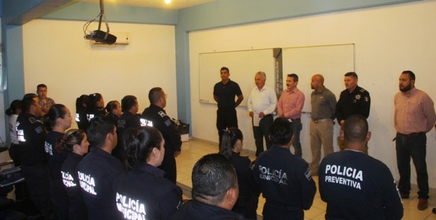 03.- Para el alcalde Humberto Gutiérrez la capacitación de elementos es prioridad, señala el Sec. Gral. Trinidad Cota, al inaugurar Curso “Competencias Básicas de la Función Policial.JPG