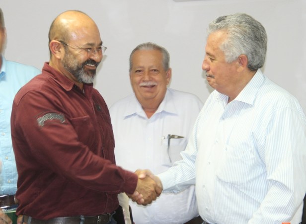 04.-Dirigente Regional de la CTM, Juan Patrón reconoce voluntad del gobienro Municipal por dar respuesta a sus inquiietudes, agradeciendo a Sec. Gral. Trinidad Cota todo el respaldo..JPG