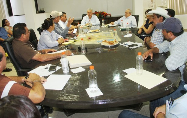 04.- Secretario General, Trinidad Cota encabeza reunión de organización para la Expo Comondú 2018, a celebrarse del 13 al 22 de julio próximo.