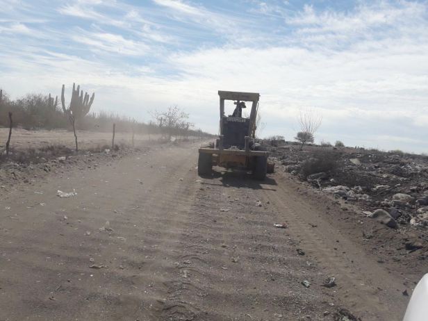 05.- De manera inmediata, a horas de concluir carrera 2 Mares, alcalde Humberto Gutiérrez instruye para dar mantenimiento al camino de San Luis Gonzaga.