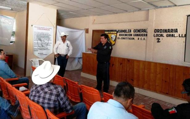 05.- En una primera reunión con ganaderos de la zona del VSD, se informa sobre el Programa de Ganadero vigilante.