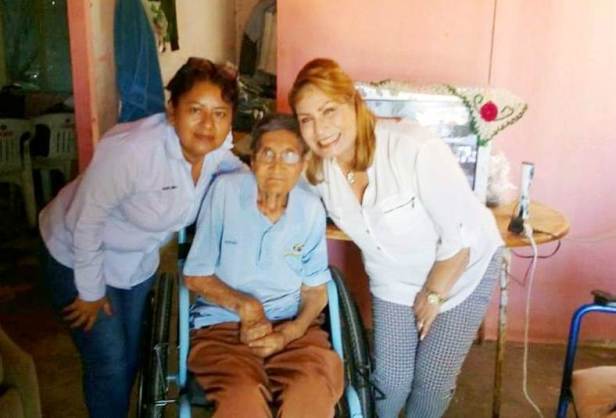 05.-Humilde anciana recibe una silla de ruedas nueva por parte de DIF municipal con el apoyo de la Dip. Maria Elena Castro