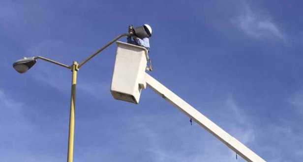 01.- Ayuntamiento de Comondú trabaja en instalación de luminarias en diversas comunidades, buscando cobertura total en alumbrado público.-