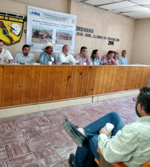 01.- En representación de alcalde Humberto Gutiérrez, el Director de Sanidad e inocuidad, Rodrigo Osuna inaugura Taller Ganado Bovino de Carne para su Desarrollo Productivo .