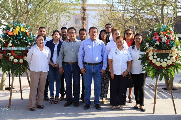 01 HOMENAJE A PERIODISTAS FALLECIDOS POR EL DÍA DE LA LIBERTAD DE EXPRESIÓN.jpeg