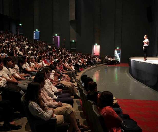03 SE REALIZÓ CONFERENCIA MOTIVACIONAL PARA JÓVENES DEL MUNICIPIO