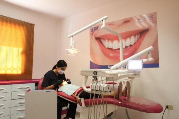 04 SE OTORGAN SERVICIOS MÉDICOS EN CONSULTORIO MUNICIPAL VISTA HERMOSA