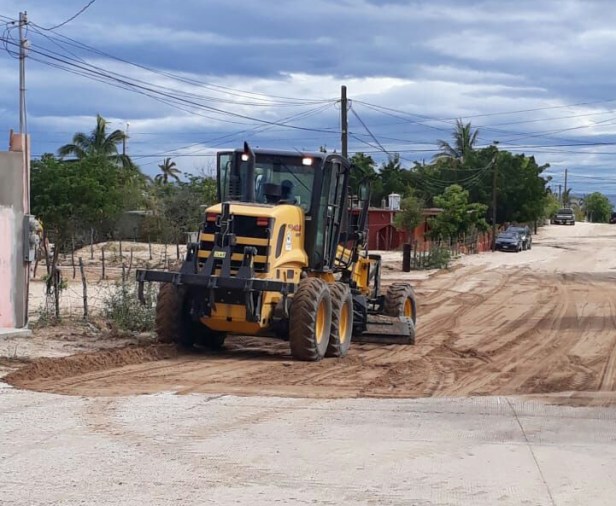 04 SE REHABILITAN CAMINOS QUE DESTRUYÓ LA TORMENTA TROPICAL “BUD” EN LA RIBERA