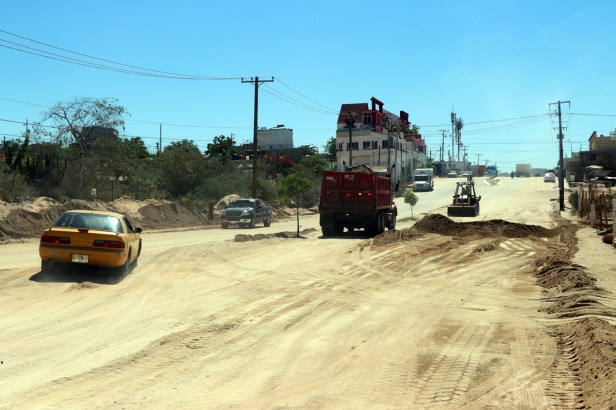 05  AVANZAN TRABAJOS DE REHABILITACION EN AVENIDAS Y CALLES AFECTADAS POR T.T. BUD EN CABO SAN LUCAS mv.jpg