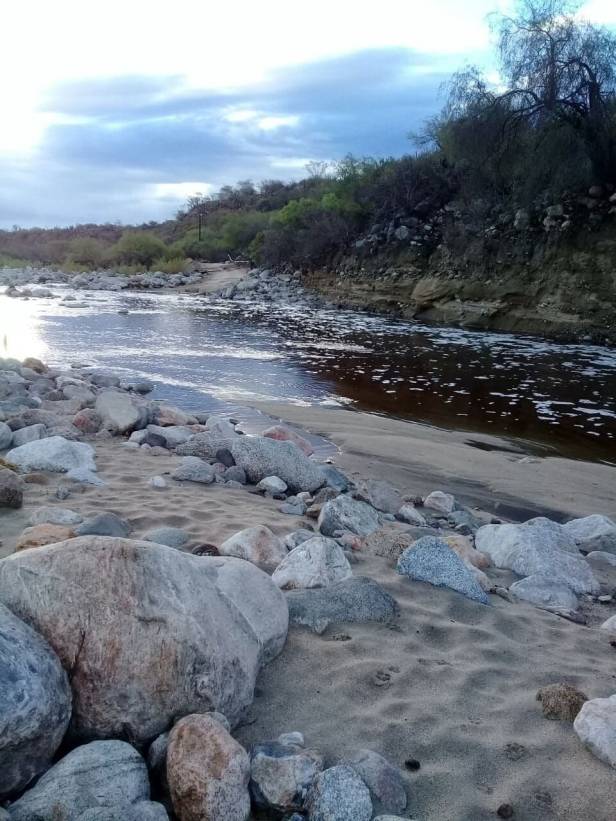 05 REHABILITAN CAMINOS EN SANTIAGO Y HACEN LLAMADO A LA POBLACIÓN A EXTREMAR PRECAUCIONES EN CRUCES DE ARROYOS