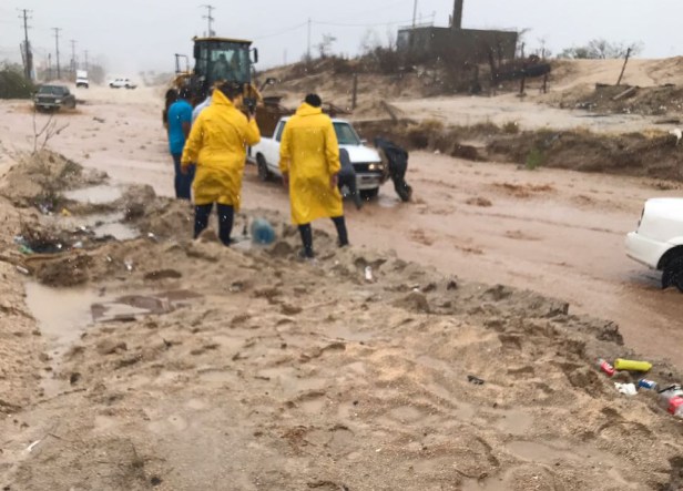 SERVICIOS PÚBLICOS MUNICIPALES PERMANENTES EN REFUGIOS TEMPORALES Y MAQUINARIA LISTA PARA REHABILITACIÓN DE CAMINOS.jpeg