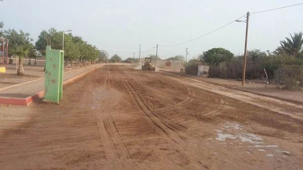01.- Ayuntamiento de Comondú trabaja de manera permanente en arreglo de calles de Cd. Constitución y diversas comunidades.